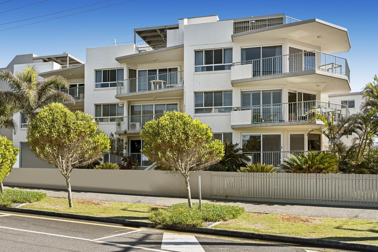 Surfcomber On The Beach Aparthotel Maroochydore Esterno foto